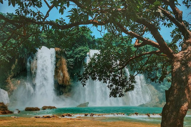 Majesty Of Untouched Northern Vietnam Tour 6 Days - Day 3: Dong Van Market and Ma Pi Leng Pass