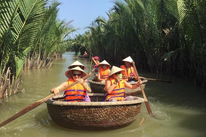 Market Tour , Basket Boat and Cooking Class Hoi An - A Hoi An food tour with river life built in