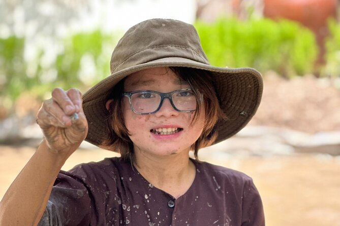 Mekong Delta Homestay Explore Nature 2-Day Family Tiny Garden - Kayaking through narrow waterways