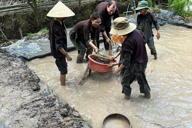Mekong Delta Homestay Explore Nature 2-Day Family Tiny Garden - A 5:30 sunrise ride through the rice fields