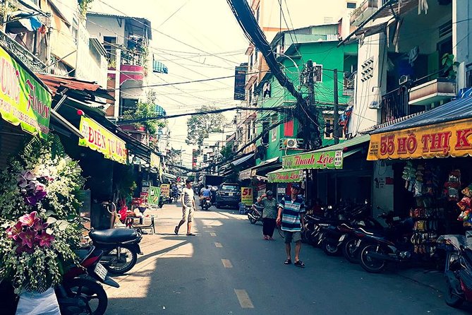 Morning Saigon Unseen+Street Food Tour with Ao Dai Riders Option - Ho Thi Ky Flower Market in its working hours