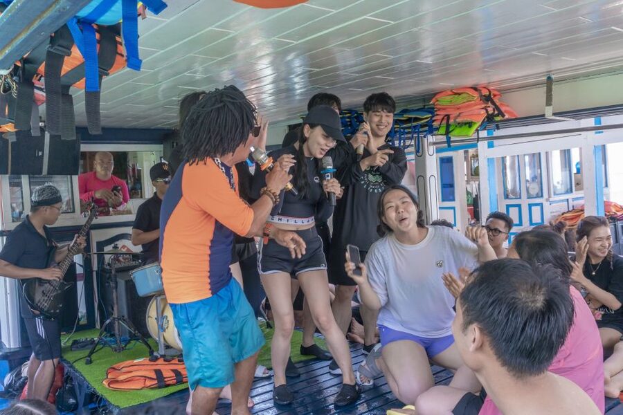 Nha Trang: Coral Reef Snorkeling and Floating Bar Party - Brunch with homemade bakes before the party