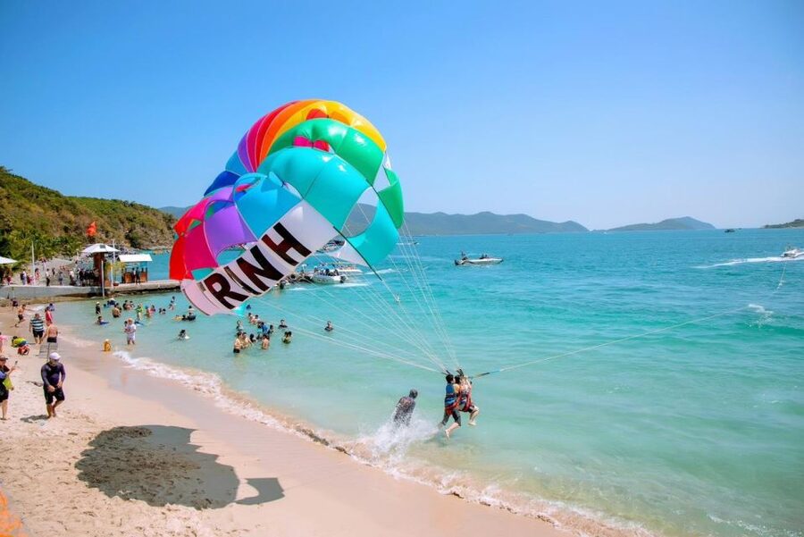 Nha Trang: Hon Mieu and Hon Tam Island Tour with Lunch - Seafood lunch on a floating restaurant