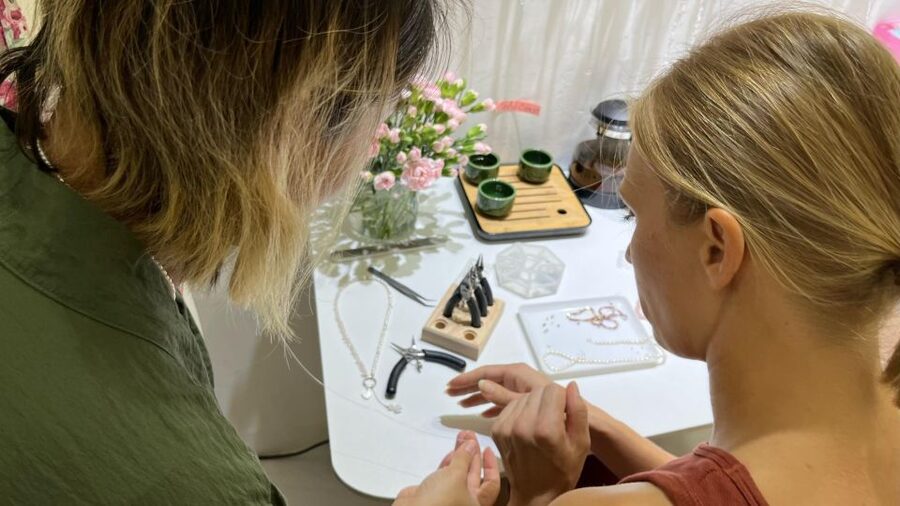 Nha Trang Jewelry Workshop - A small Nha Trang souvenir you make yourself
