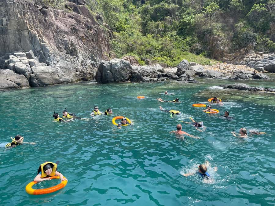 Nha Trang: Snorkeling Tour with BBQ Lunch at Coral Reef - BBQ lunch, seafood, Vietnamese dishes, and vegetarian choices