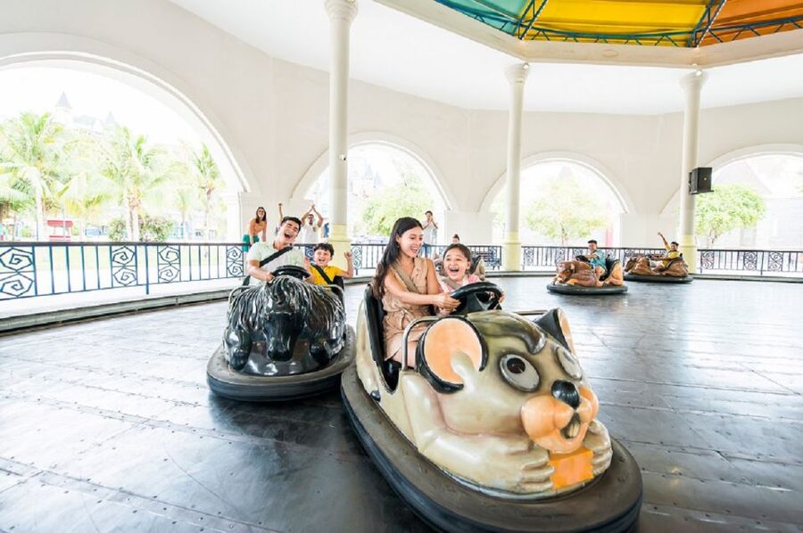 Nha Trang: VinWonders Entry Ticket with Optional Cable Car - Making the water park your main event