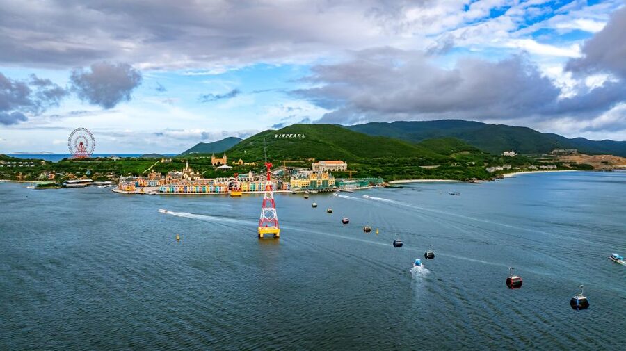Nha Trang: VinWonders Entry Ticket with Optional Cable Car - Gardens, zoo, and slower moments