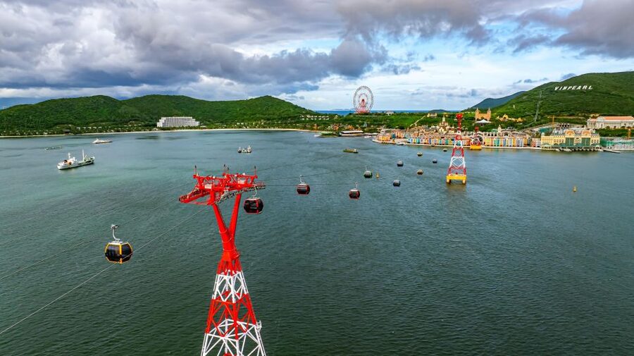 Nha Trang: VinWonders Entry Ticket with Optional Cable Car - Choosing between rides, family attractions, and themed zones