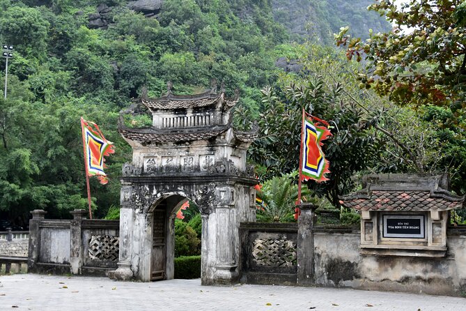 Ninh Binh 1 day Hoa lu Bai Dinh Trang an Mua Cave Small Group - Mua Cave and the 500 Steps to Dragon Mountain