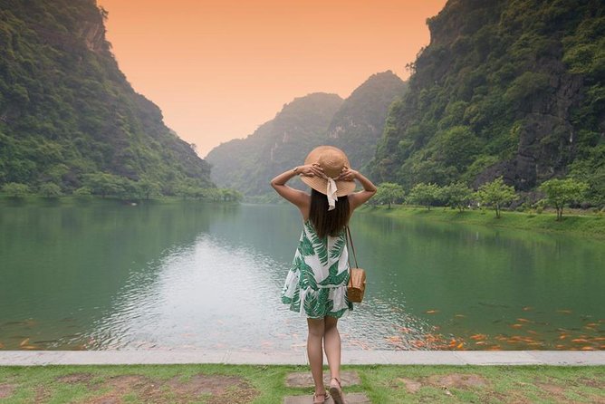 Ninh Binh Daily Tour: Hoa Lu- Am Tien Cave - Tam Coc- Bike - Bich Dong pagoda - Lunch and the practical value of what is included