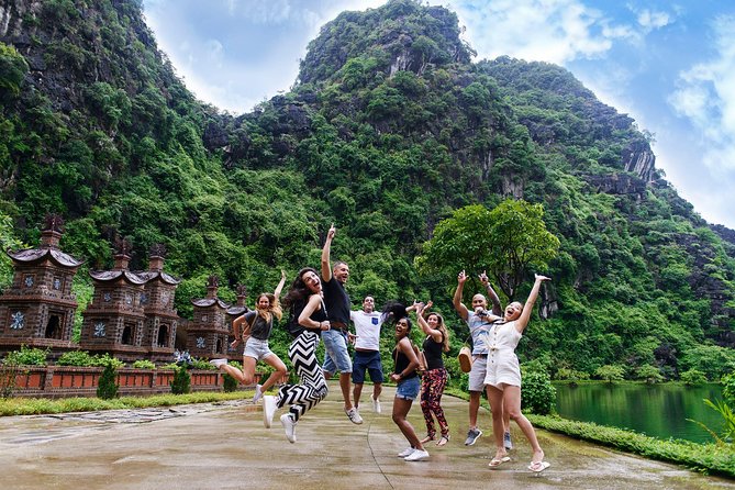 Ninh Binh Daily Tour: Hoa Lu- Am Tien Cave - Tam Coc- Bike - Bich Dong pagoda - Guides, group size, and the pace of the day
