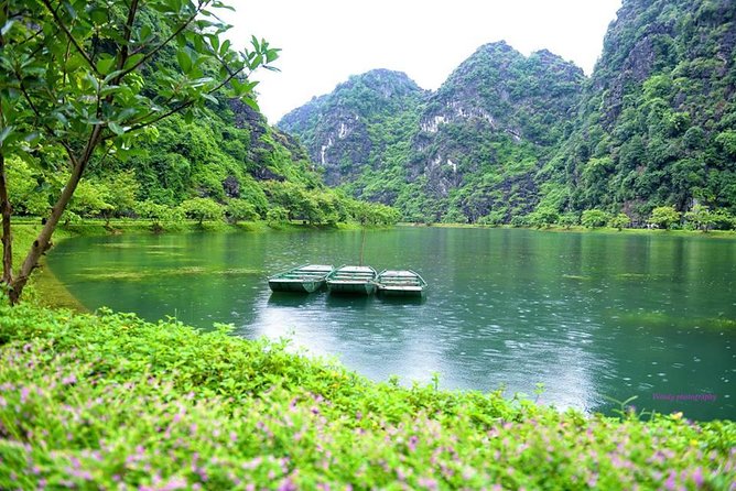 Ninh Binh Daily Tour: Hoa Lu - Am Tien Cave- Trang An boat ride - Hoa Lu and the temples of Vietnam’s first capital