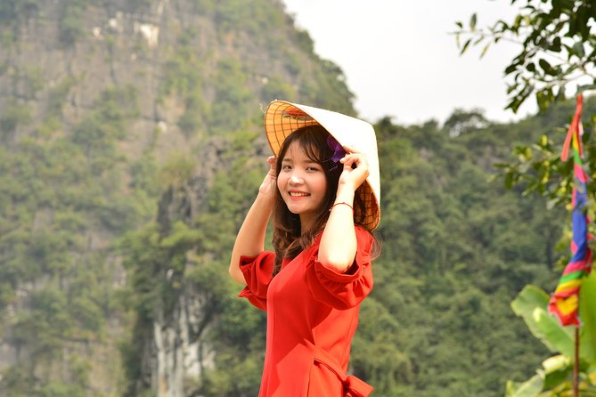 Ninh Binh Daily Tour: Hoa Lu - Am Tien Cave- Trang An boat ride - Three hours through Trang An by sampan