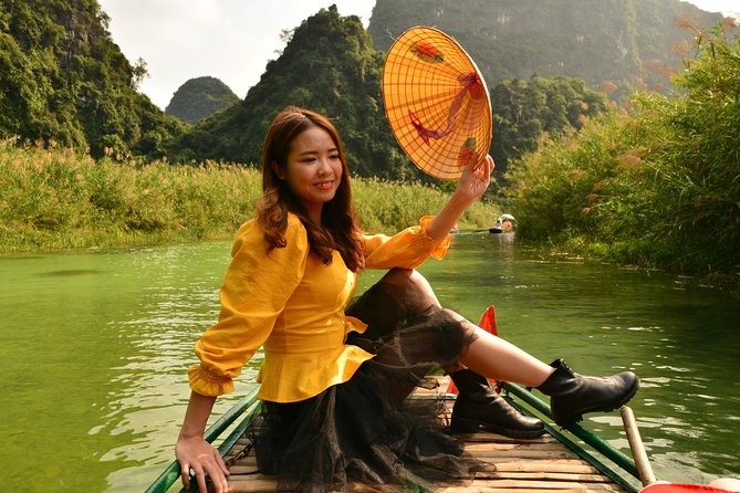 Ninh Binh Daily Tour: Hoa Lu - Am Tien Cave- Trang An boat ride - Am Tien Cave and the 200 steps to Tuyet Tinh Coc