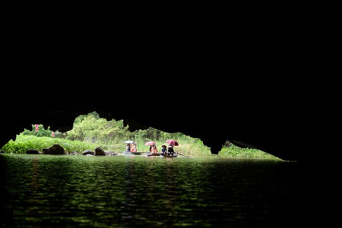 Ninh Binh Daily Tour: Hoa Lu - Tam Coc boat trip and Bike - The 1-hour-45-minute sampan ride at Tam Coc