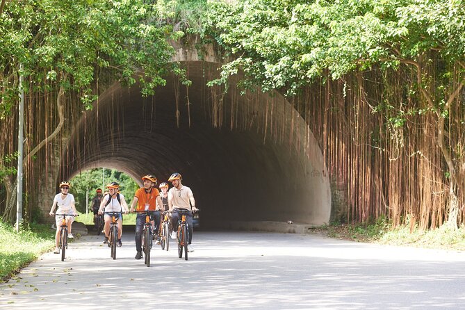 Ninh Binh Day Trip: Bai Dinh-Trang An-Mua Cave, Buffet, Boat, Bus - A Vietnamese buffet before the river