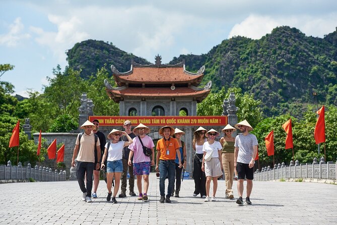 Ninh Binh Day Trip: Hoa Lu-Trang An/Tam Coc-Mua Cave-Cycling-Boat - Hoa Lu and the Dinh and Le temples