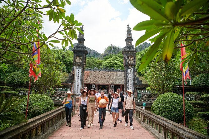 Ninh Binh Day Trip: Hoa Lu-Trang An/Tam Coc-Mua Cave-Cycling-Boat - Hanoi pickup and the ride south