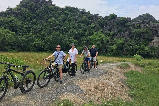 Ninh Binh Full-Day Small Group of 9 Guided Tour from Hanoi - Tam Coc by sampan, the calm middle of the day