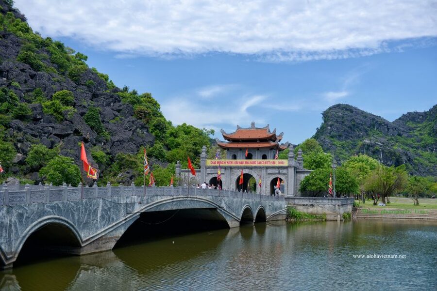 Ninh Binh: Hoa Lu, Mua Cave, and Trang An Tour and Boat Ride - Should you book the Hoa Lu, Mua Cave, and Trang An tour?