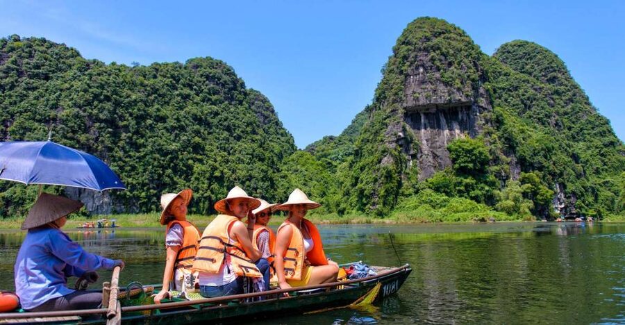 Ninh Binh: Hoa Lu, Mua Cave, and Trang An Tour and Boat Ride - The 500 steps up Mua Mountain