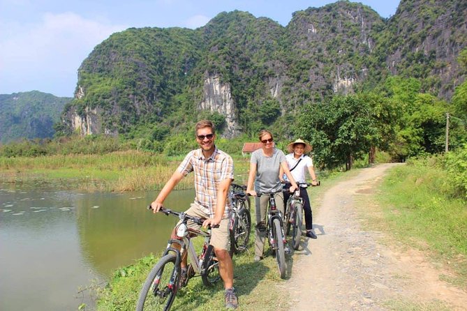 Ninh Binh Hoa Lu Tam Coc Mua Cave Boat & Bike Day trip from Hanoi: best selling - Mua Cave and the nearly 500-step climb