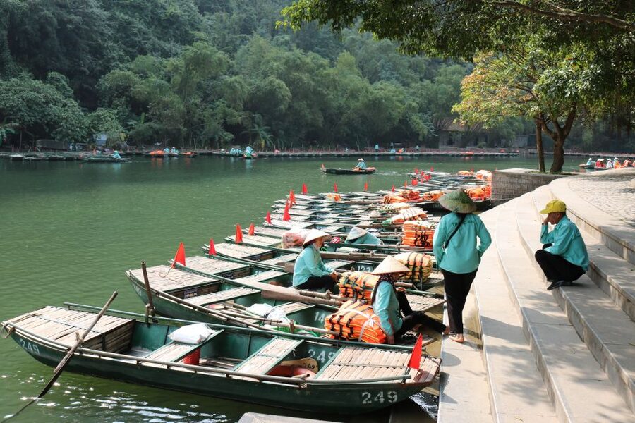 Ninh Binh: Hoa Lu, Trang An and Mua Caves Hiking Day Trip - Practical packing advice