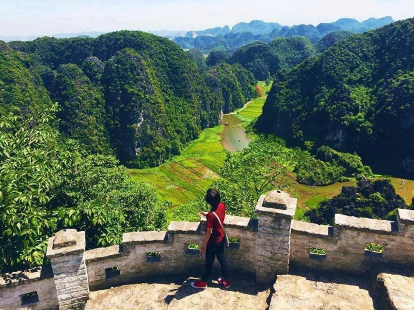 Ninh Binh: Hoa Lu, Trang An and Mua Caves Hiking Day Trip - Mua Cave and the climb to Lying Dragon Mountain