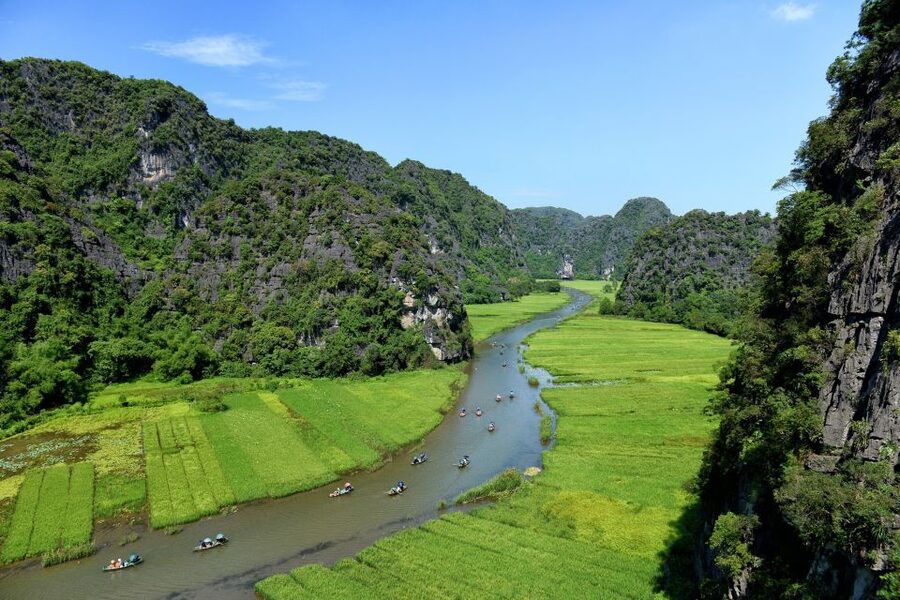 Ninh Binh: Hoa Lu, Trang An and Mua Caves Hiking Day Trip - The bus ride from Hanoi and the real time commitment