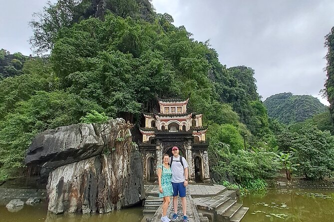 Ninh Binh Luxury Day Tour by Limousine- Small Group- All included - Hoa Lu and the Buddhist connection
