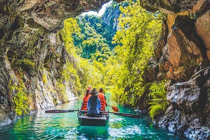 Ninh Binh Private Day Tour: Mua Cave, Tam Coc, Hoa Lu All Include - A riverside lunch with local dishes