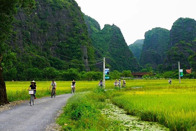 Ninh Binh Tour: Deluxe & Small Group Tam Coc Hoa Lu - Boat, Biking, Buffet Lunch - The ride from Hanoi and the small-group setup