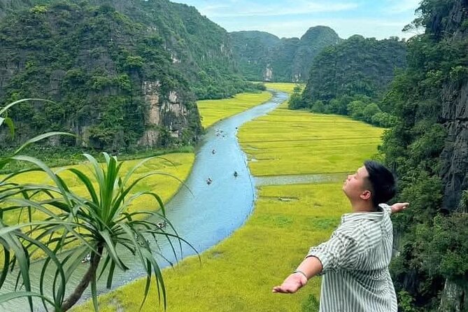 Ninh Binh Tour from Hanoi for 6-9 Pax/tour by DCar Limousine - Trang An adds caves and a UNESCO setting