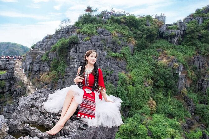 Ninh Binh Tour from Hanoi for 6-9 Pax/tour by DCar Limousine - Lunch and the value of the $66.08 price
