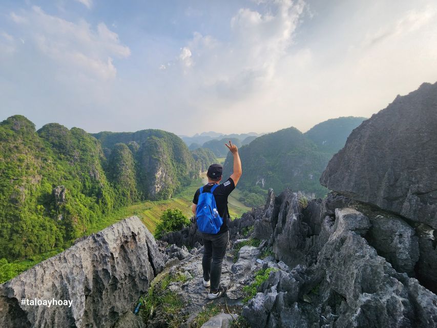 Ninh Binh Tour: Full-Day Hoa Lu and Tam Coc Boat Tour - Guides who shape the experience