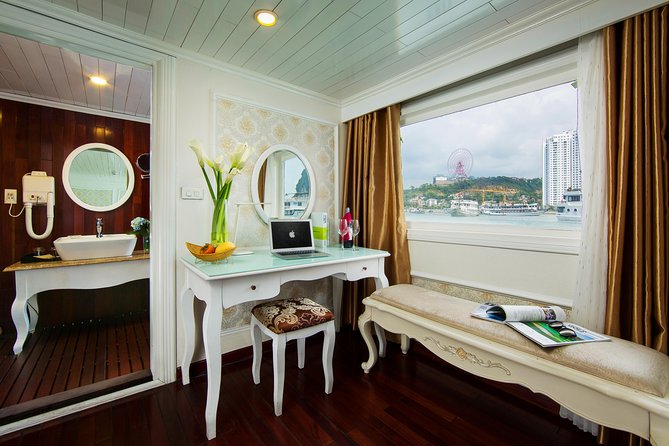 (Official) Signature Royal Cruise - 03 days 02 nights program - The second evening: dinner, cooking, and squid fishing