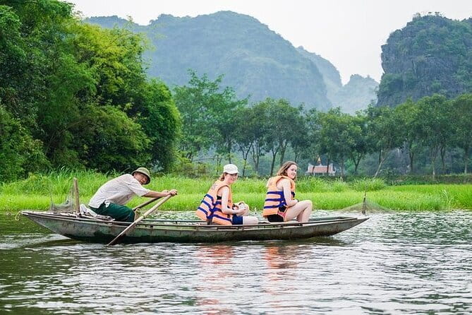 Old Quarter Food Tour in Hanoi - Guides, group size, and the social side
