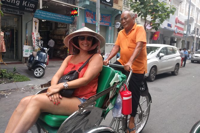 One hour cyclo tour around Saigon - Independence Palace and a major turning point