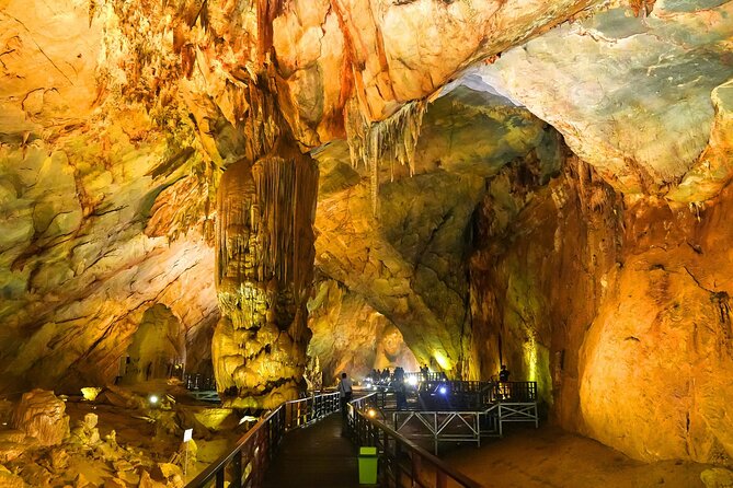 Paradise Phong Nha caves from Dong hoi city - Reaching Phong Nha Cave by dragon boat