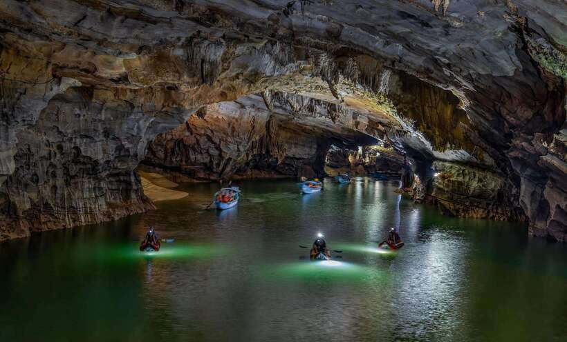 Phong Nha: Phong Nha Cave Expedition 4.5 km by Kayak - Learning to kayak before the cave entrance