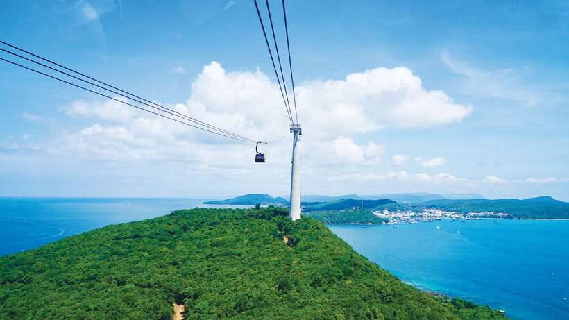 Phu Quoc: Cable Car Ride and 3 Islands Boat Tour with Lunch - Boarding the boat and reaching the islands