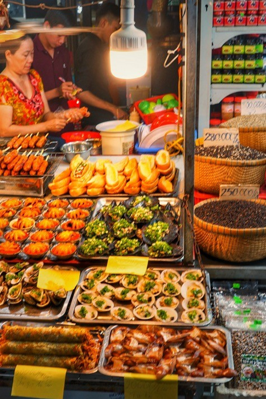 Phu Quoc: Street Food Tour - Banh Mi with a local point of view