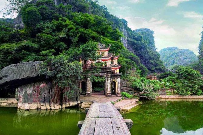 Premium Hoa lu - Trang An - Mua Cave with Buffet Lunch from Hanoi - Mua Cave and the climb to Ngoa Long Mountain
