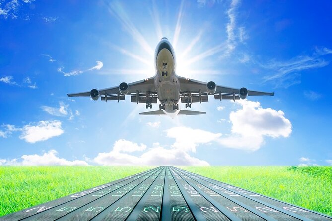 Private Arrival Transfer: Tan Son Nhat Airport to Ho Chi Minh City Hotels - The 30 to 45 minute ride into Ho Chi Minh City