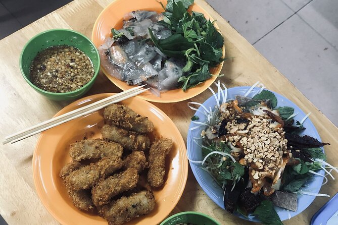 Private Food Tour: Standard, Gluten-Free or Vegetarian Options - What the guide adds beyond the plate