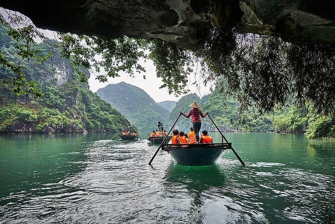 Private Full-Day Tour to Halong Bay from Hanoi - Why the private setup matters on a busy bay