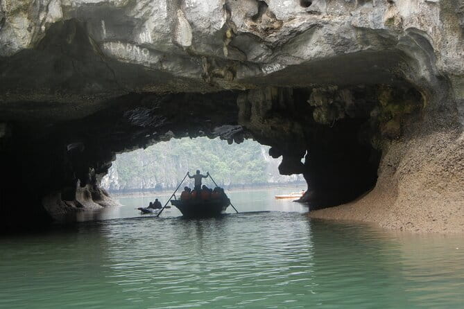 Private Full-Day Tour to Halong Bay from Hanoi - Lunch, guide service, and what is included