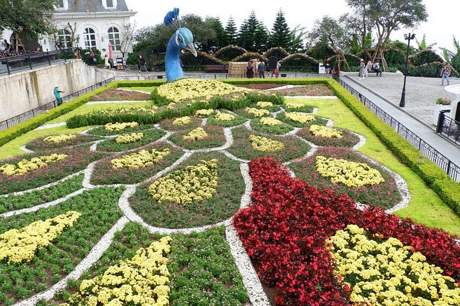 Private guided Sunworld Ba Na Hills & Golden Hands Bridge - Golden Bridge: the photo stop with a real setting