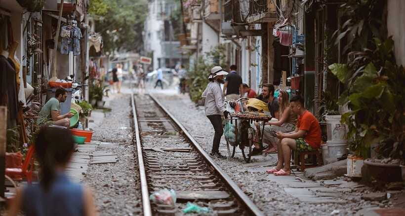 Private Hanoi Walking Tour with visit Train Street - How the private format changes the experience