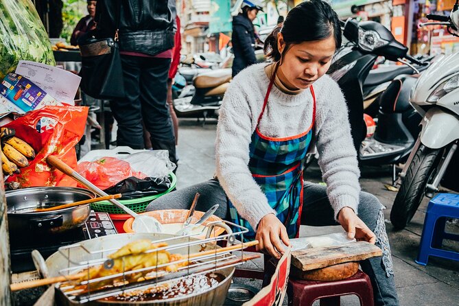 PRIVATE Hoi An Ancient Town - Night Market Street Food By Night - Timing, pickup, and the Hanoi wording problem